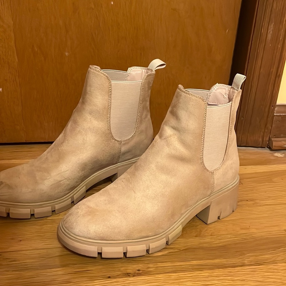 Tan suede Chelsea Boots